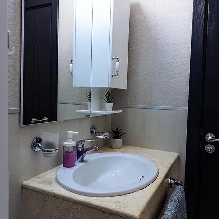 Eddys Home2host Apartament